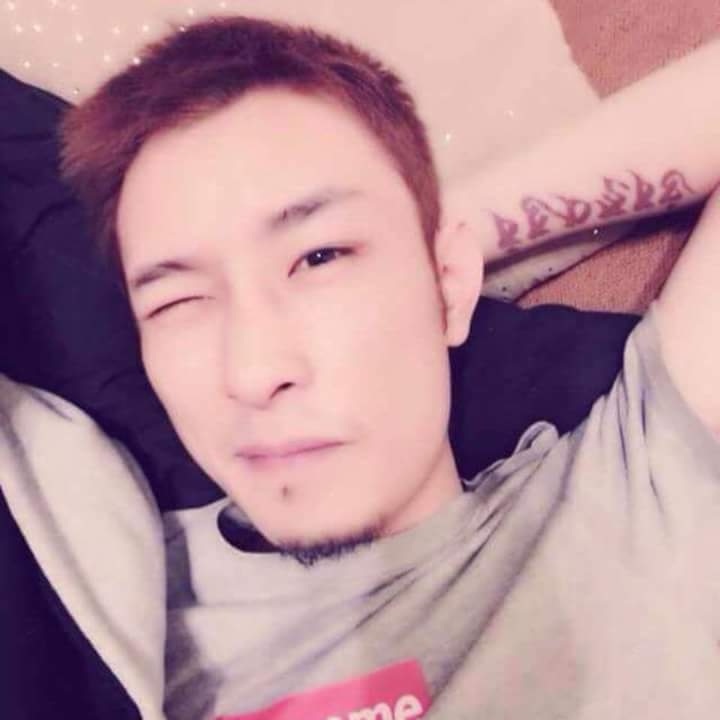 难得拥抱的第一张照片--桂林相亲服务中心