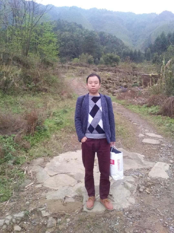 奋斗的第一张照片--桂林相亲服务中心