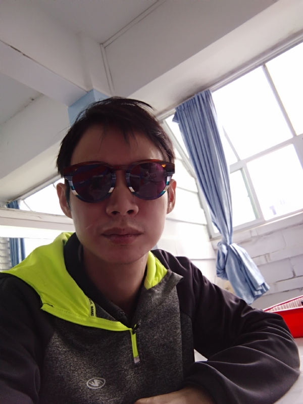 五华移民男的第一张照片--桂林相亲服务中心