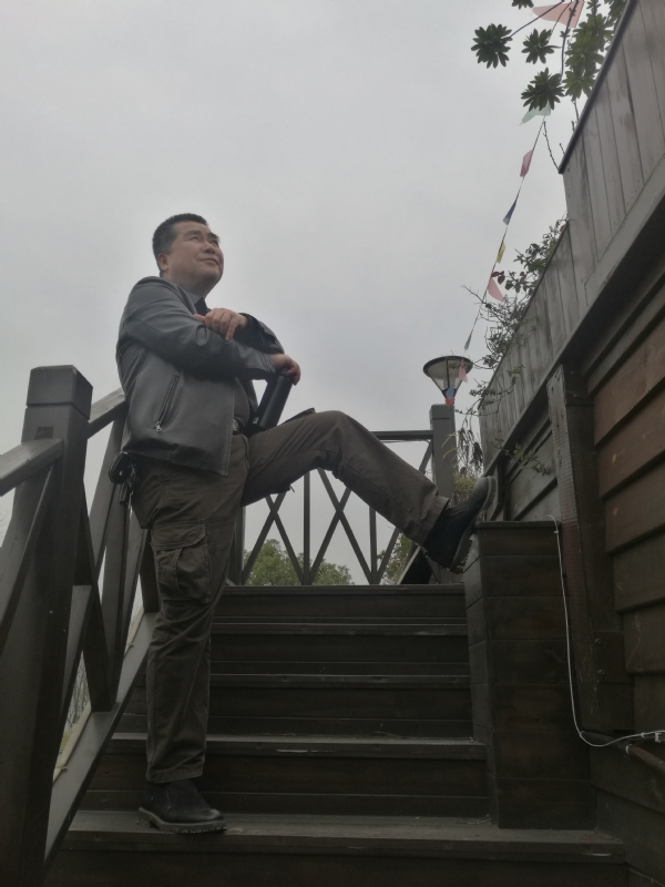 孤单背影的第一张照片--桂林相亲服务中心