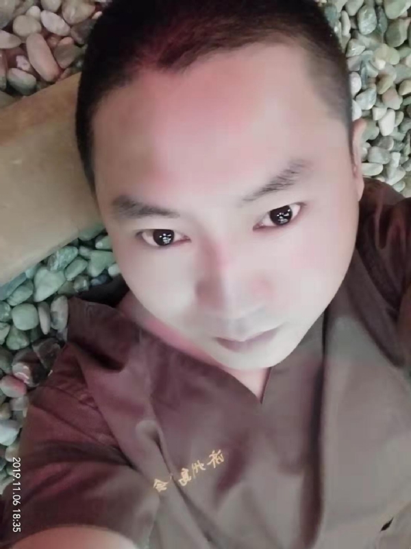 红枫叶的第一张照片--桂林相亲服务中心