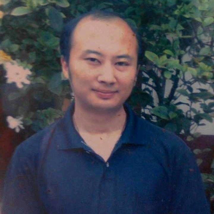 石峰里的生命的第一张照片--桂林相亲服务中心