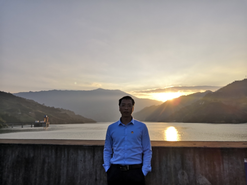 庸人自扰的第一张照片--桂林相亲服务中心