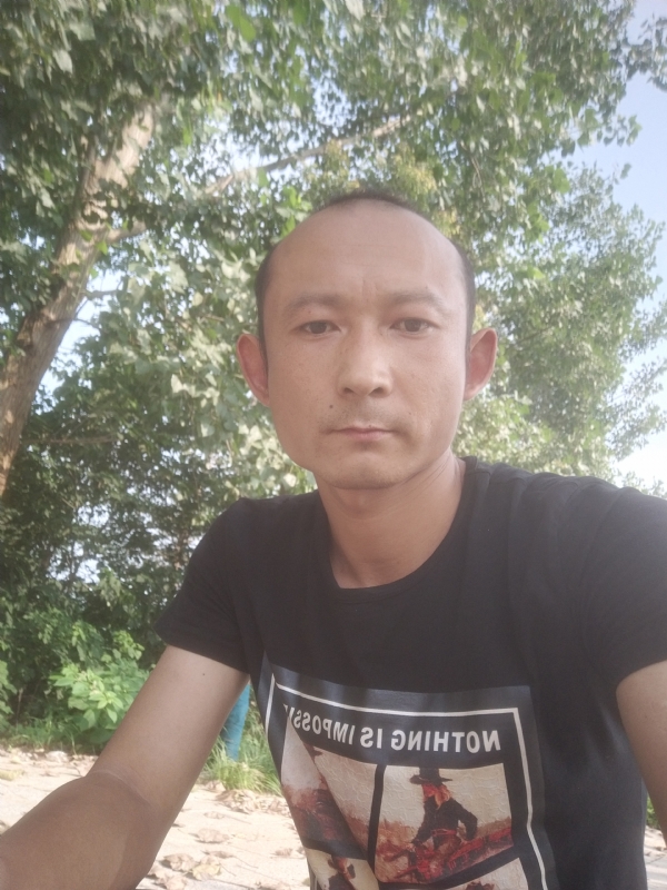 80大叔的第二张照片--桂林相亲服务中心