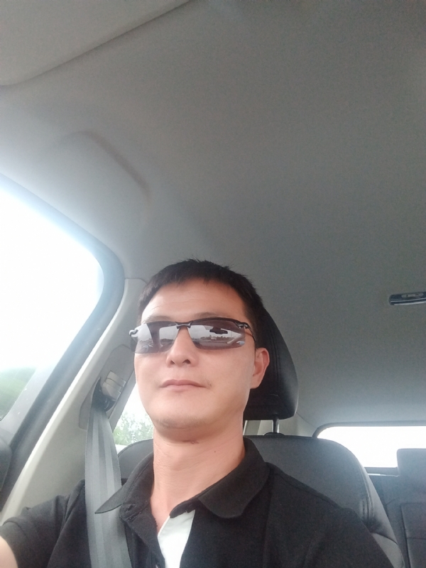 孤独的男人的第一张照片--桂林相亲服务中心