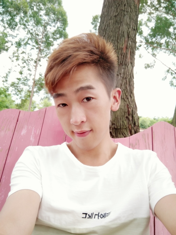 一觉睡到小时候的第一张照片--桂林相亲服务中心