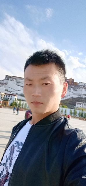 阳光下的小草的第二张照片--桂林相亲服务中心