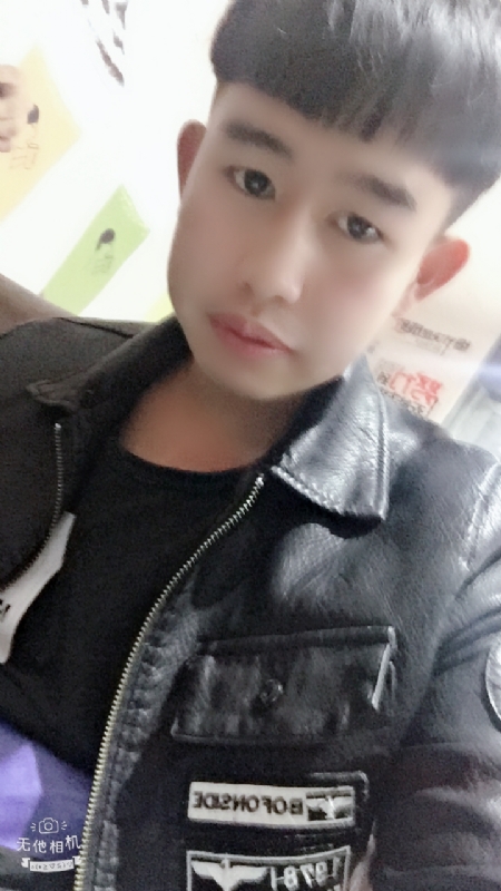 军绿色的第一张照片--桂林相亲服务中心