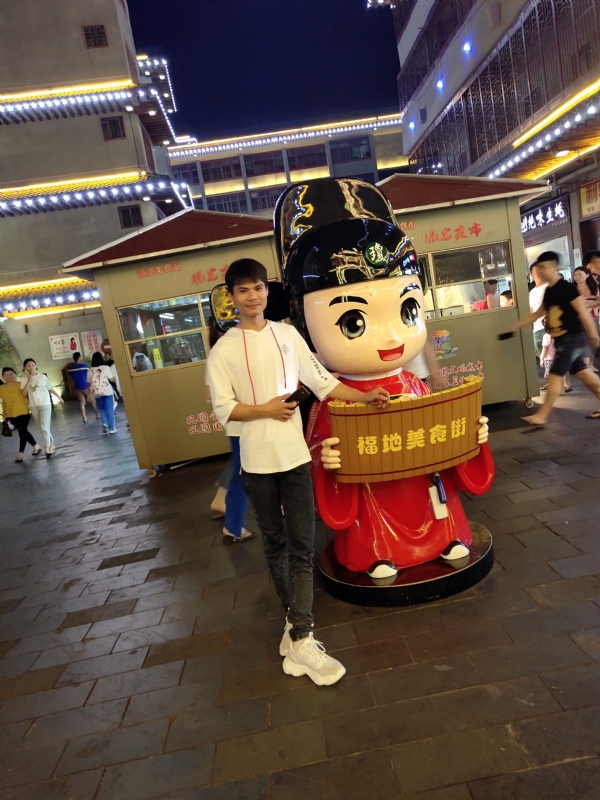 圆嘟嘟的瘦子的第一张照片--桂林相亲服务中心