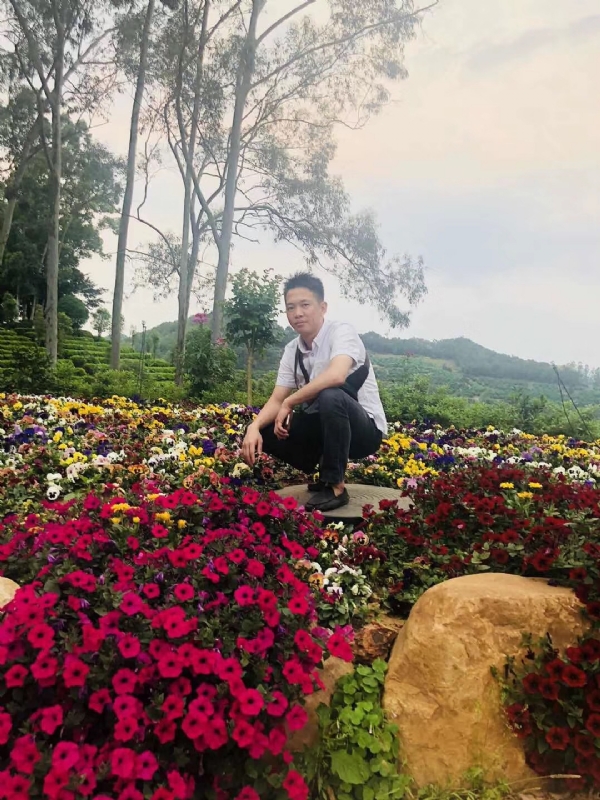 小郑的第一张照片--桂林相亲服务中心