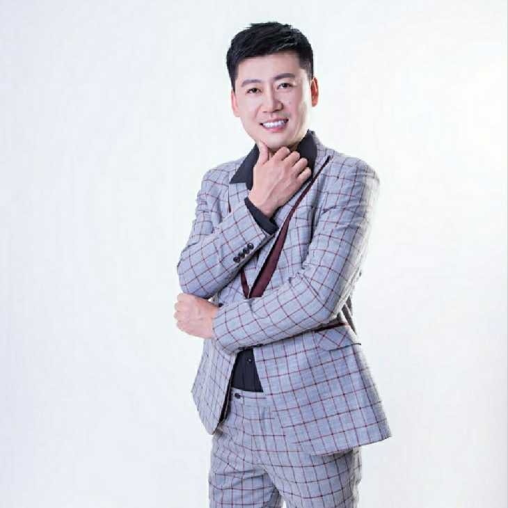 屋顶拾荒人的第一张照片--桂林相亲服务中心