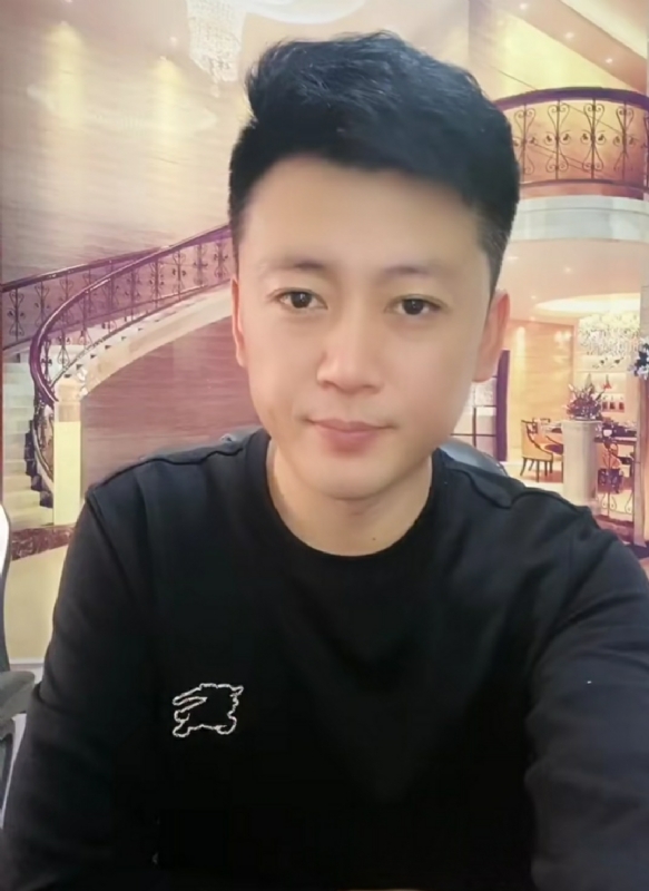 屋顶拾荒人的第三张照片--桂林相亲服务中心