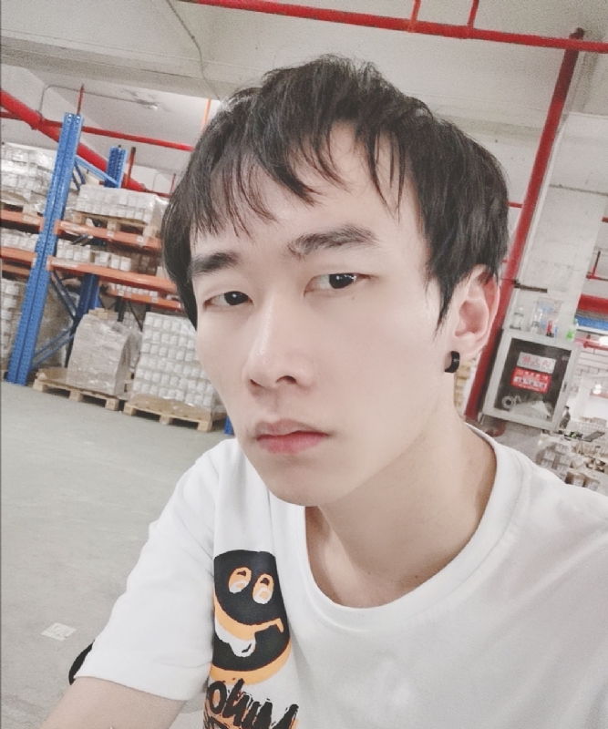 巷子里的猫的第一张照片--桂林相亲服务中心