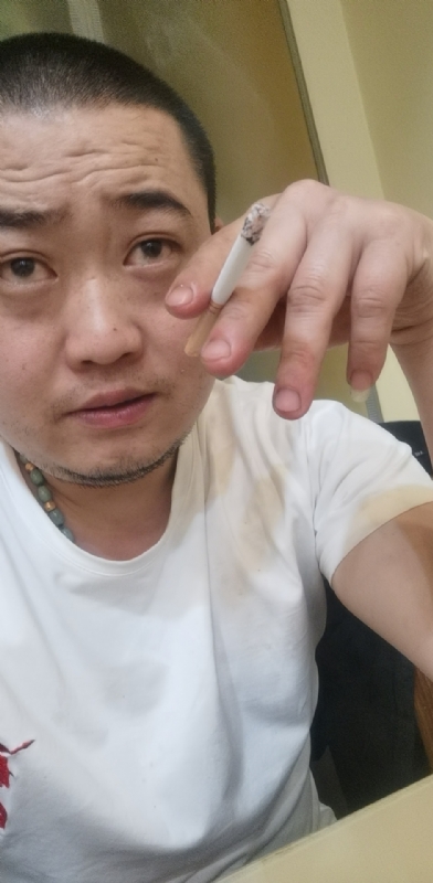 孤独的螃蟹的第一张照片--桂林相亲服务中心