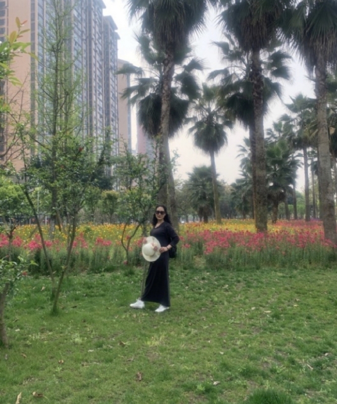 粉墨登场的第一张照片--桂林相亲服务中心