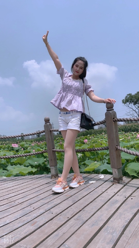 秋水伊人的第一张照片--桂林相亲服务中心
