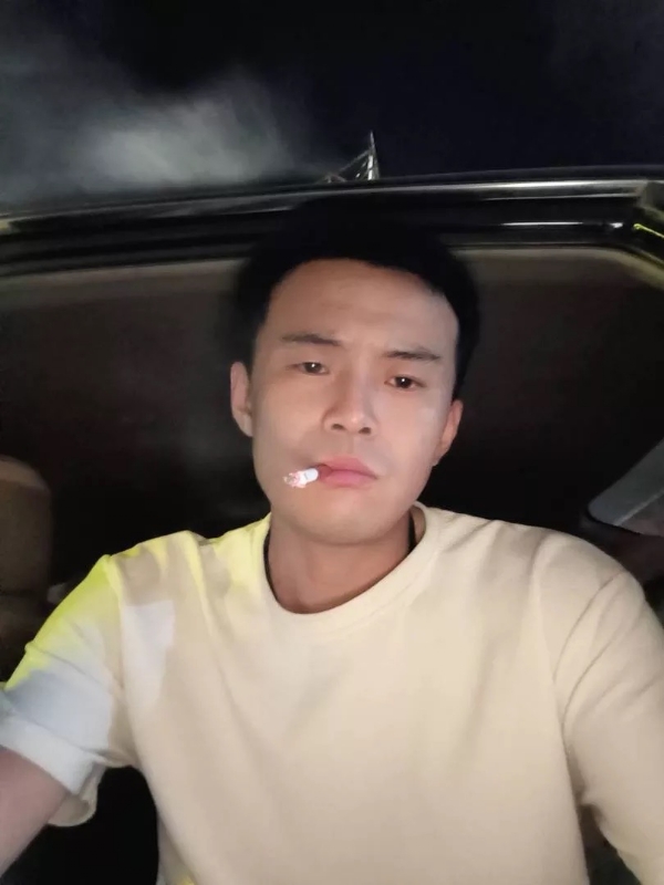 爱睡觉的土拨鼠的第一张照片--桂林相亲服务中心