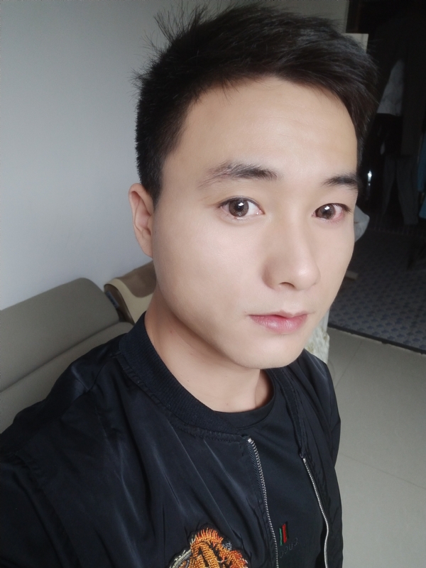 何凡的第三张照片--桂林相亲服务中心