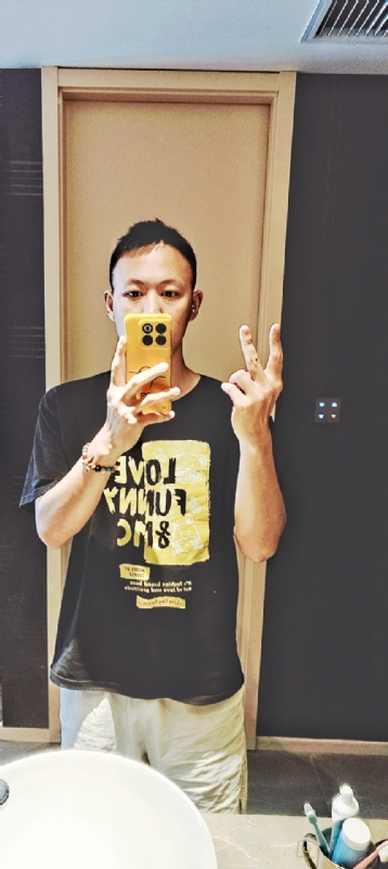 涵涵在的第一张照片--桂林相亲服务中心