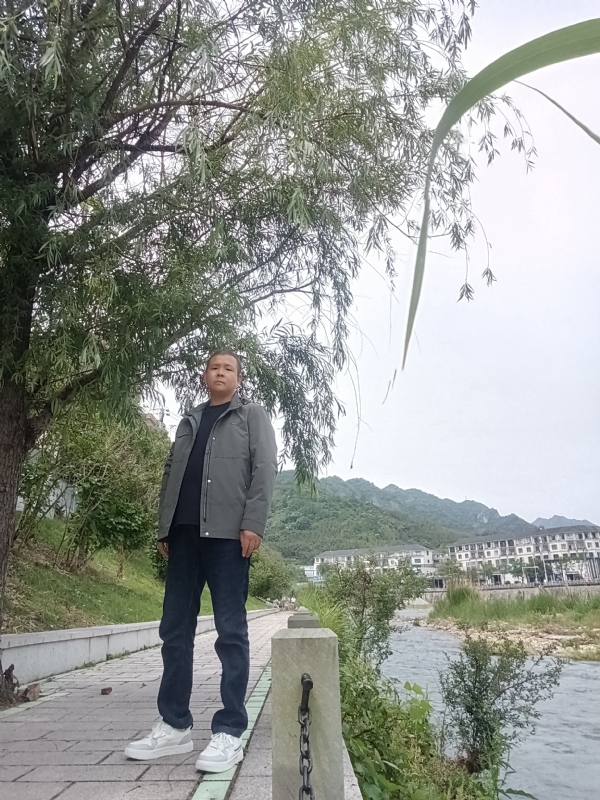 飞雪飘零的第一张照片--桂林相亲服务中心