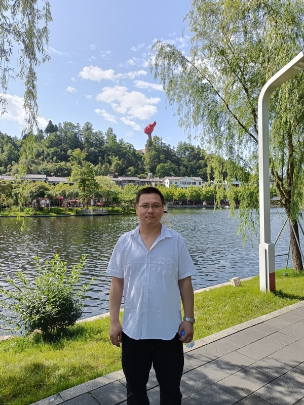 风雨相伴的第一张照片--桂林相亲服务中心