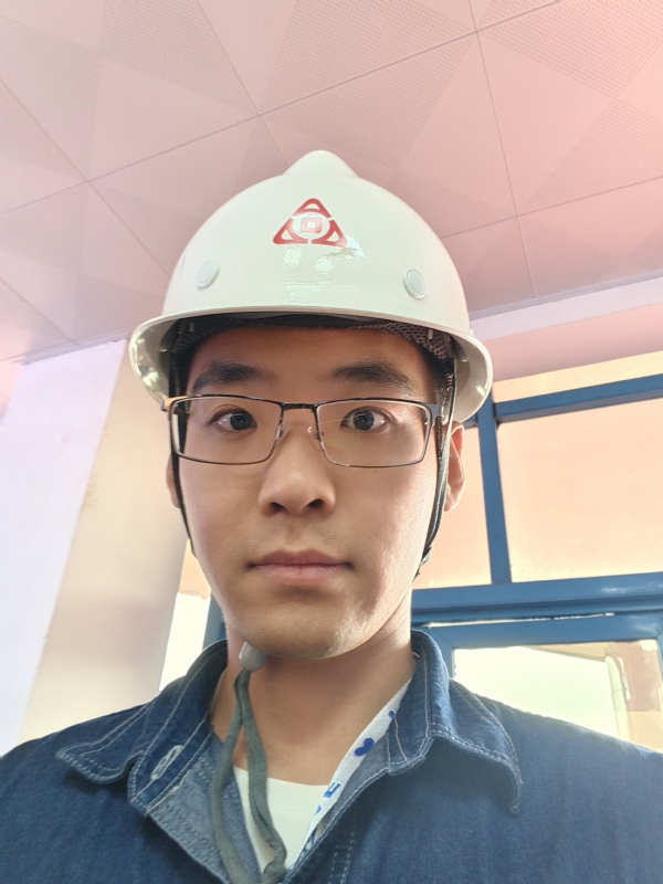 何鹏宇的第二张照片--桂林相亲服务中心