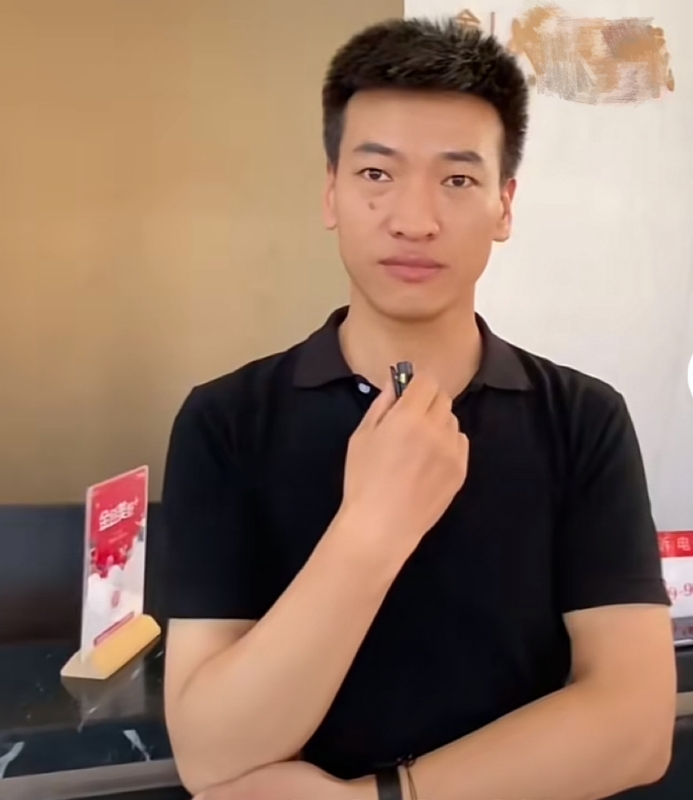 一杯梁白开的第一张照片--桂林相亲服务中心