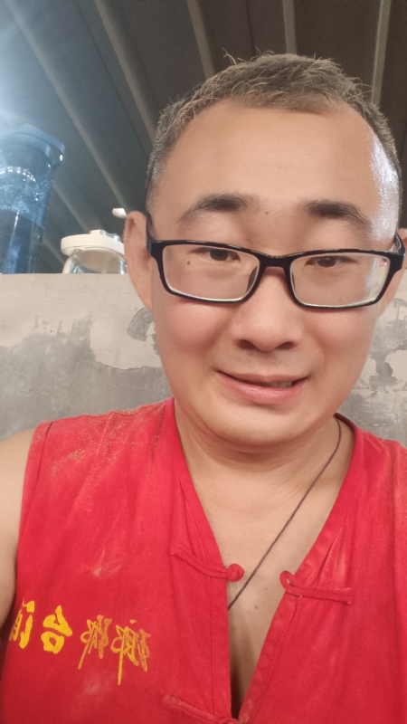 黑黑一笑的第二张照片--桂林相亲服务中心