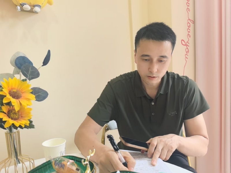 笑看一切的第二张照片--桂林相亲服务中心