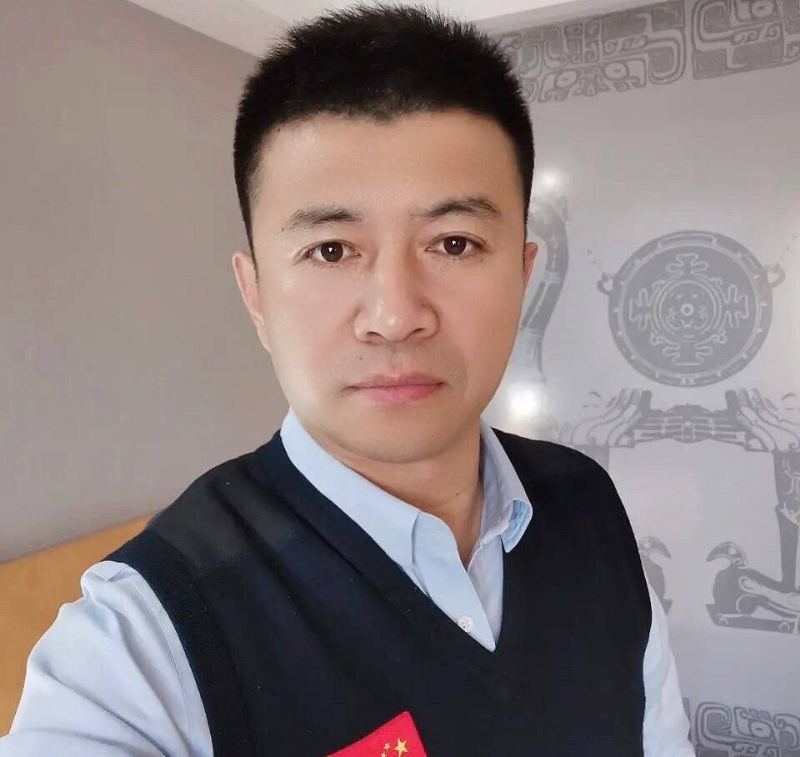生在红旗下的第一张照片--桂林相亲服务中心