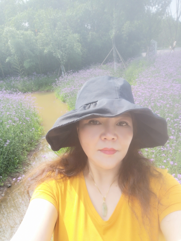 宛霞的第三张照片--桂林相亲服务中心