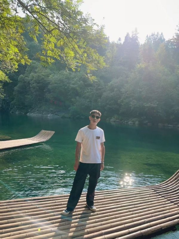 林言的第三张照片--桂林相亲服务中心