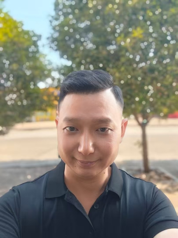 巷子里的猫的第一张照片--桂林相亲服务中心