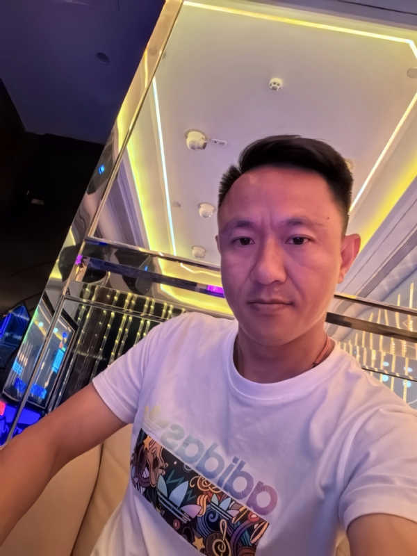 辞岸的第一张照片--桂林相亲服务中心