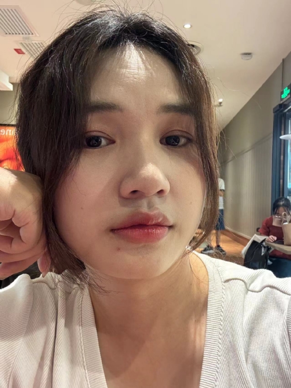 粉墨的第一张照片--桂林相亲服务中心