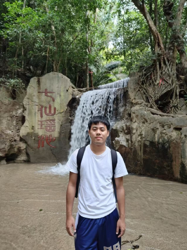 麻辣的第一张照片--桂林相亲服务中心